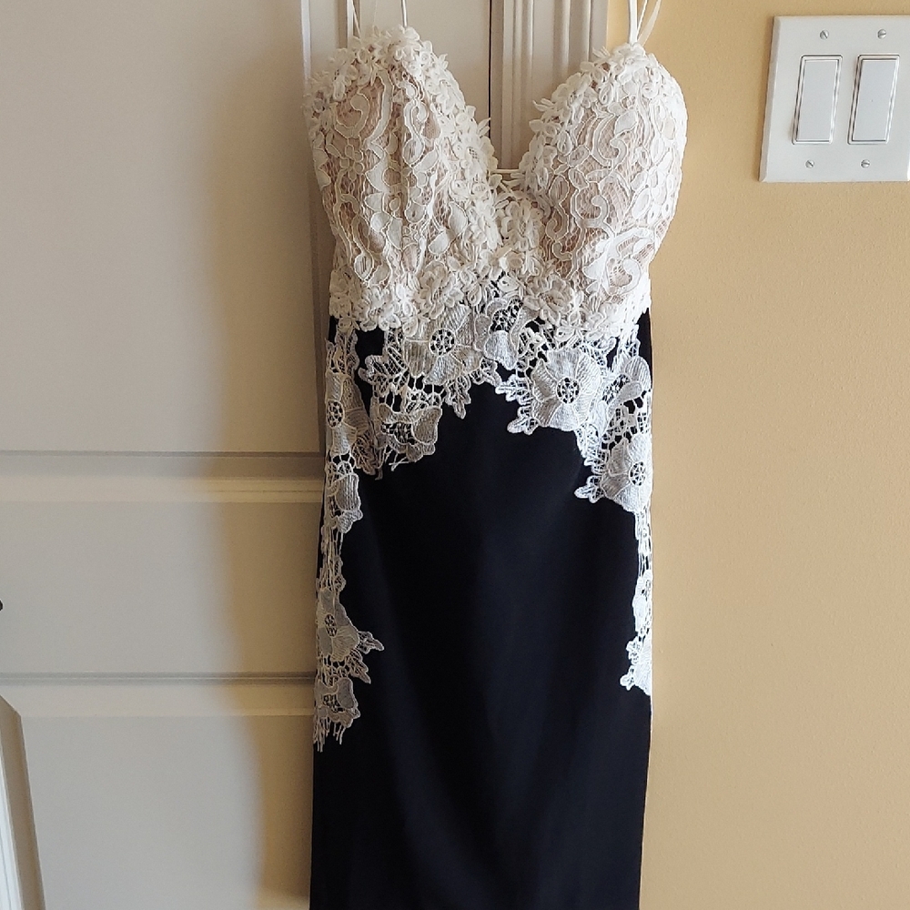 Ark & Co Black and Cream Lace Midi Dress - Picture 1 of 3